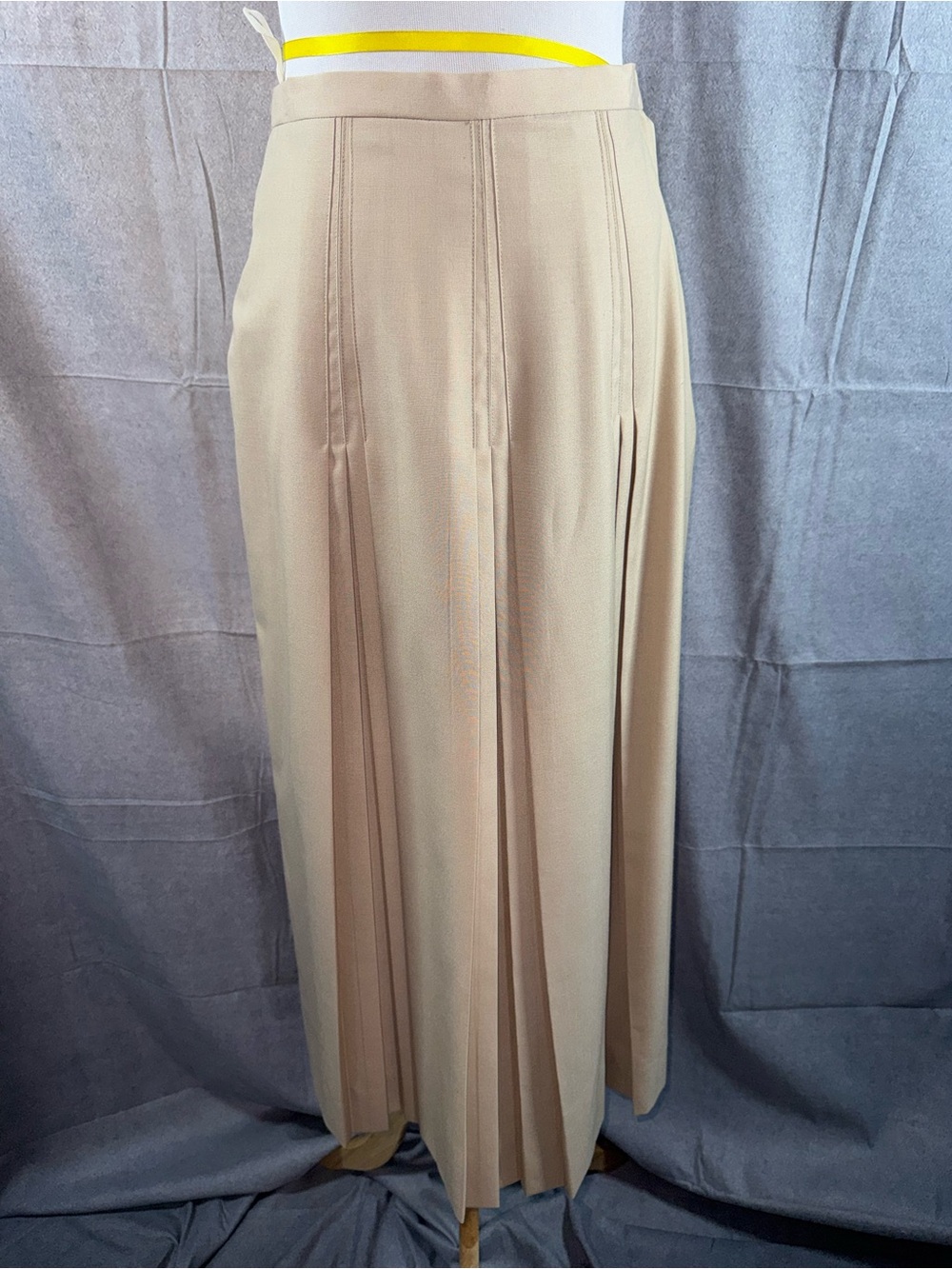 2627-Vintage Cricketeer Neutral Beige Pleated Maxi Skirt